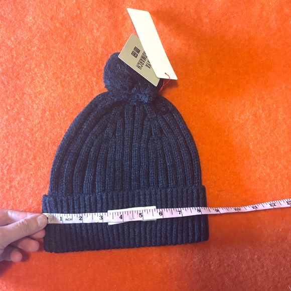 Anya Hindmarch Uniqlo dark grey touch of wool heattech pompom beanie hat NWT - Picture 7 of 8